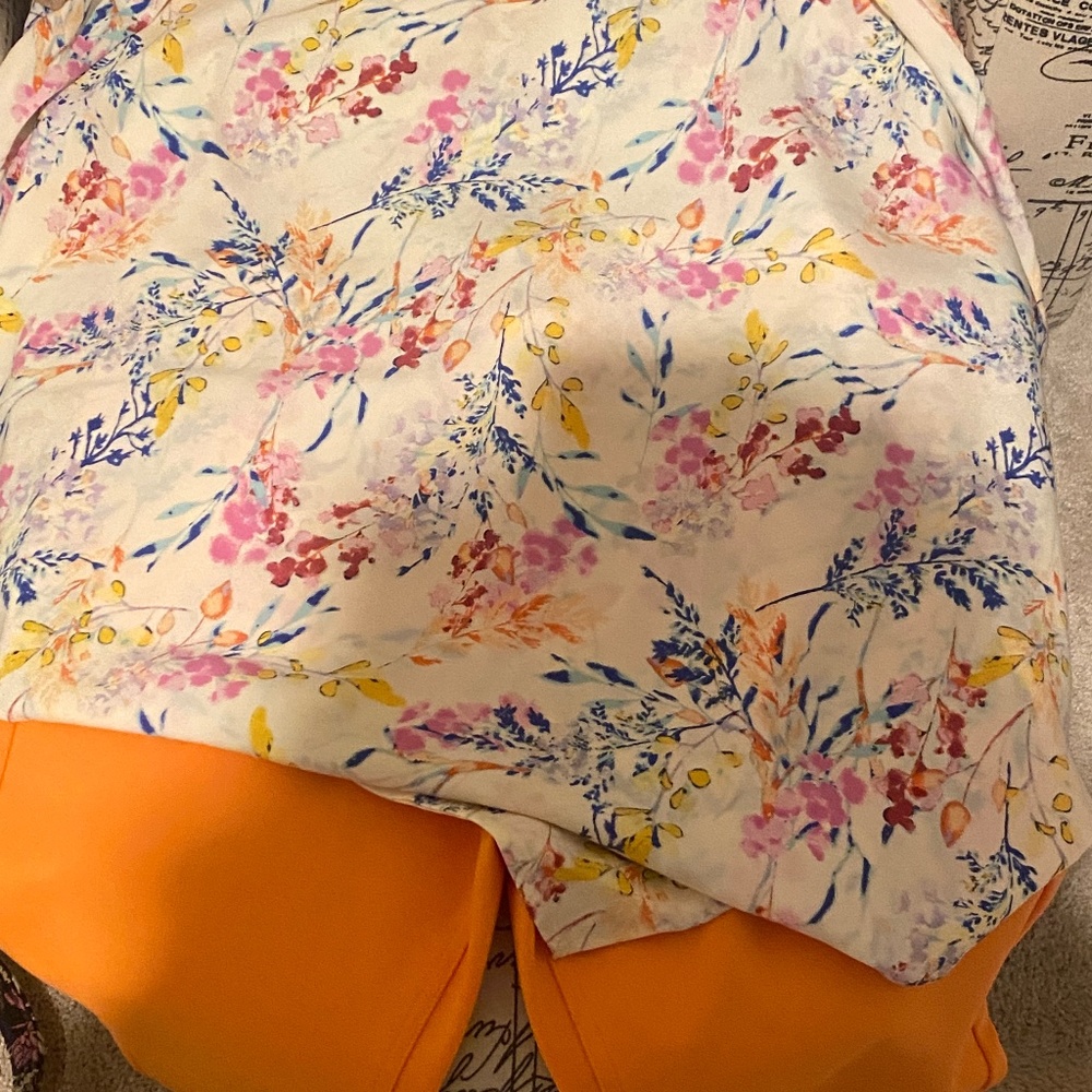 Floral top and solid capri